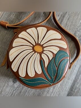 Portland Leather Goods CIRCLE CROSSBODY in Wildflower Honey Small